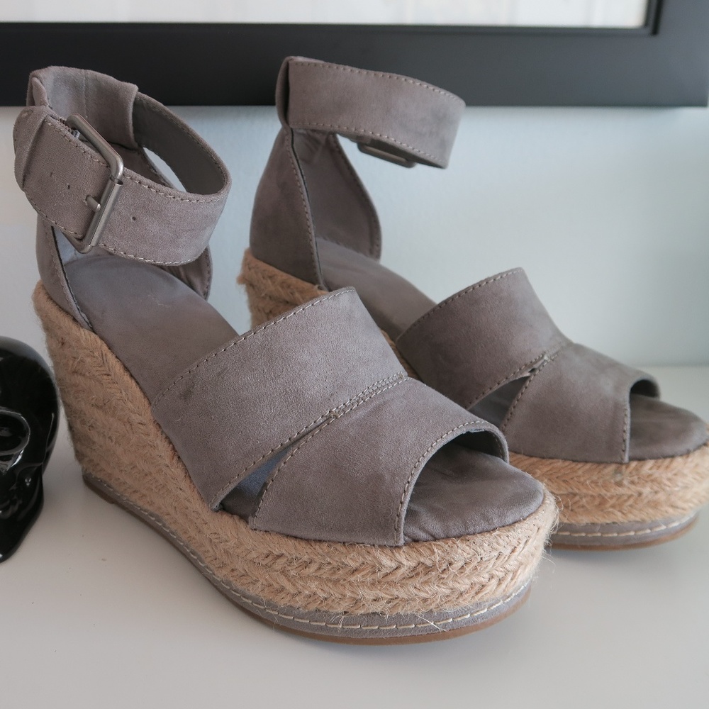 Universal Thread Gray Wedge Heels
